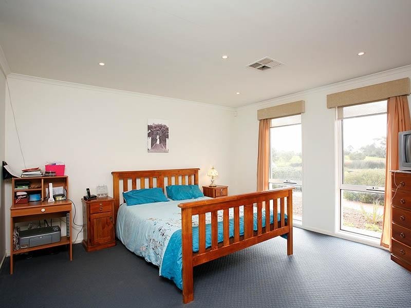 2 Lakeridge Circuit, Burton SA 5110