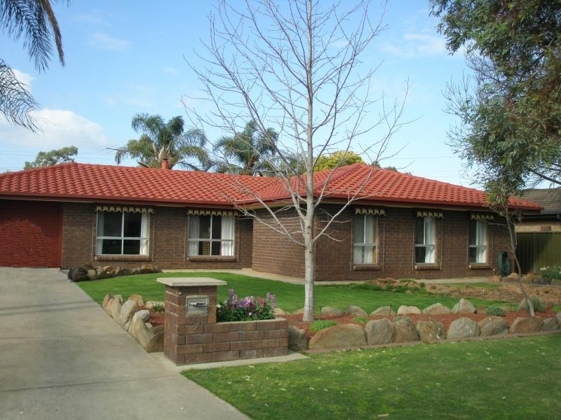 9 Burstall Crescent, Parafield Gardens SA 5107