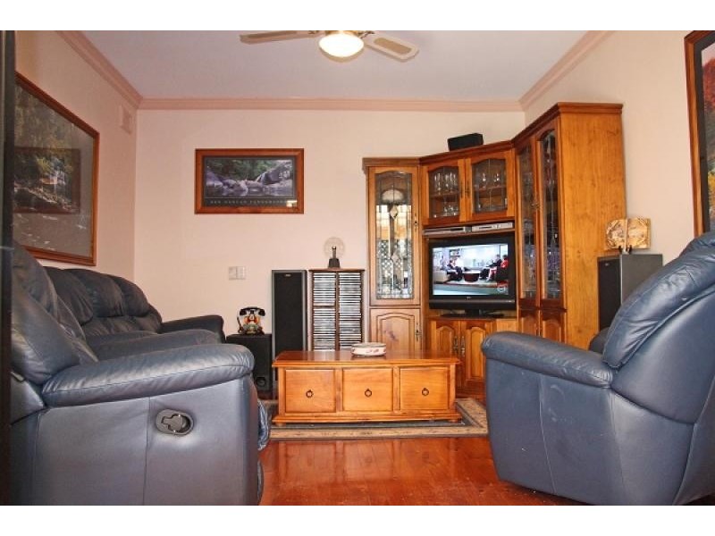 1 Gondola Grove, Para Hills SA 5096