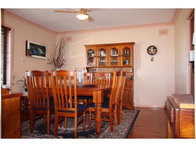 1 Gondola Grove, Para Hills SA 5096