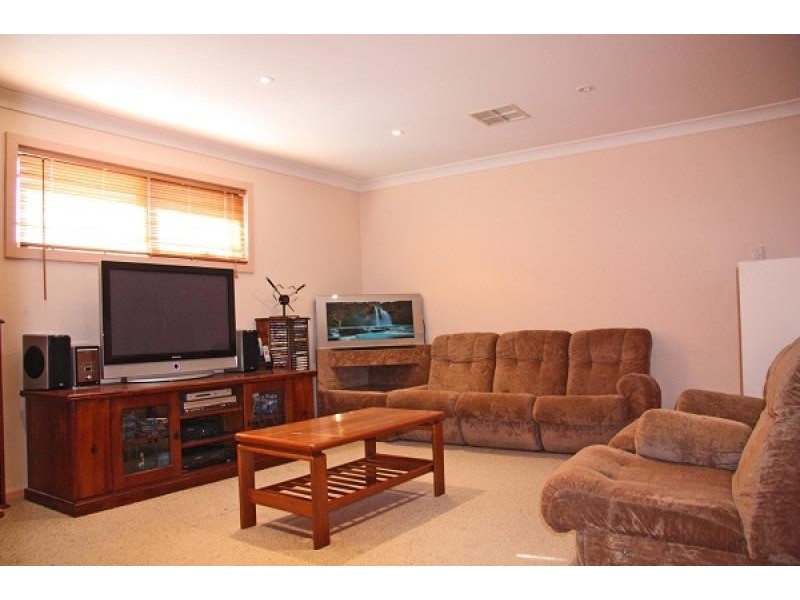 1 Gondola Grove, Para Hills SA 5096