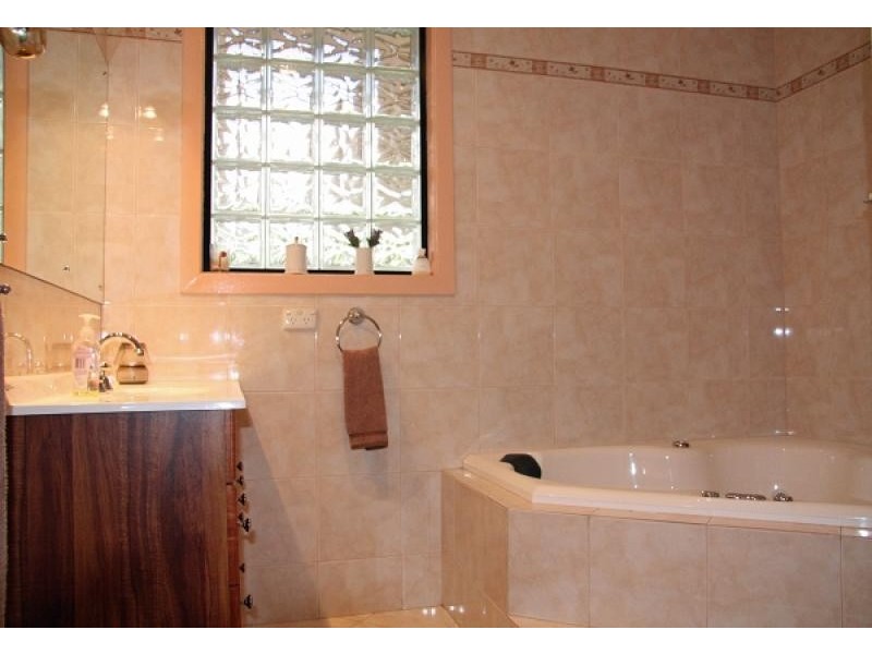 1 Gondola Grove, Para Hills SA 5096