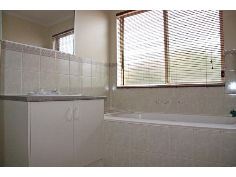 10 Hastings Avenue, Burton SA 5110