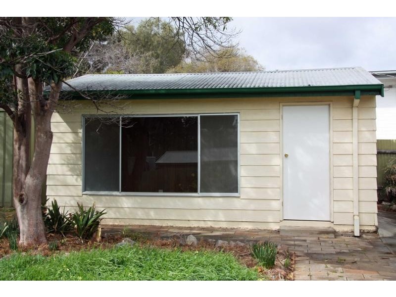 18 Somerset Grove, Para Hills SA 5096