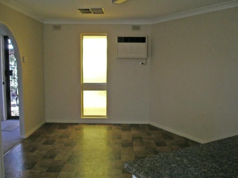 31 Warren Road, Para Hills West SA 5096