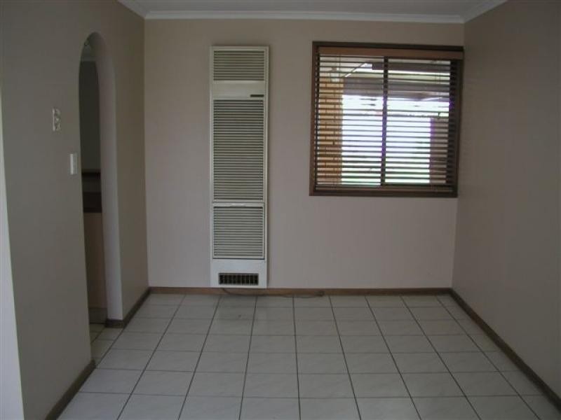 30 Barton Cres, Burton SA 5110