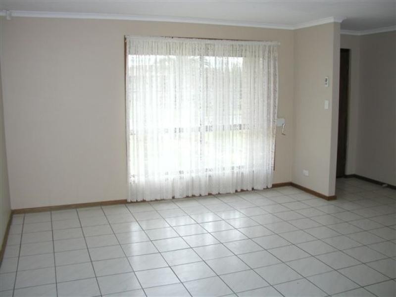 30 Barton Cres, Burton SA 5110