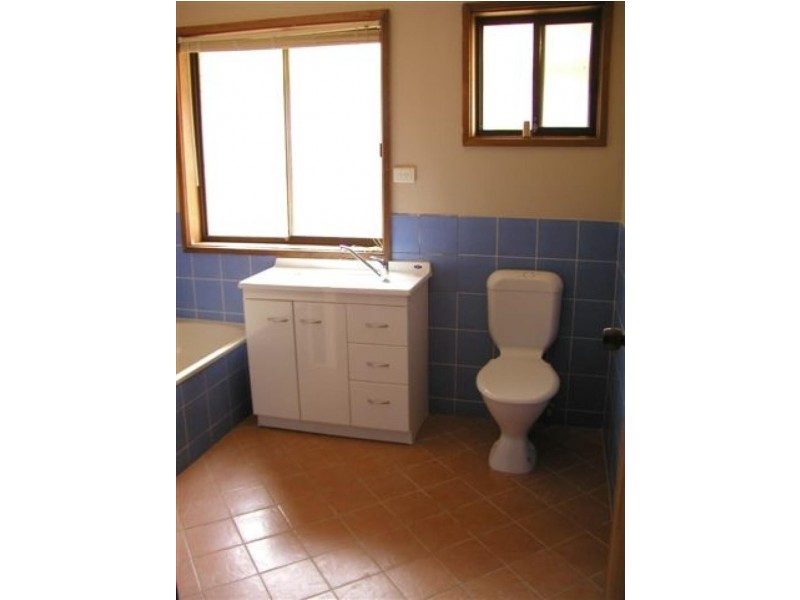 30 Barton Cres, Burton SA 5110