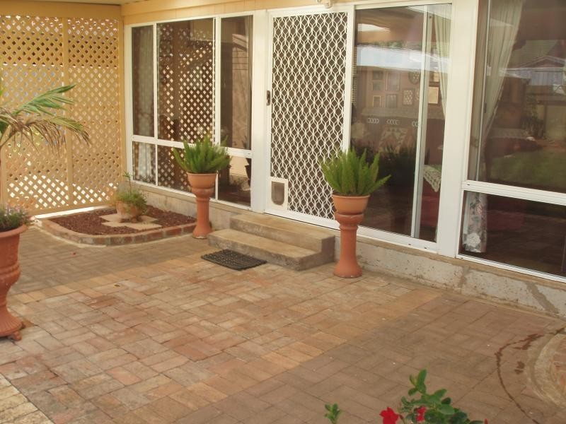12 Woodfalls Road, Elizabeth Vale SA 5112