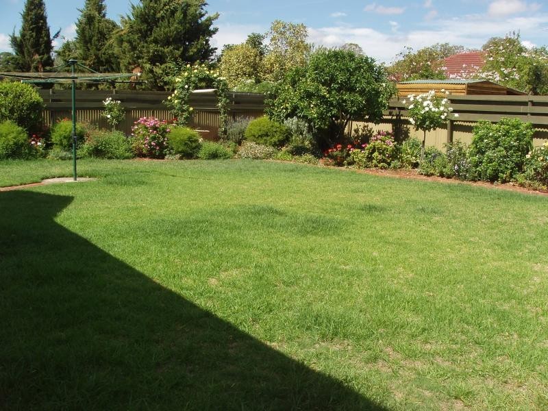 12 Woodfalls Road, Elizabeth Vale SA 5112