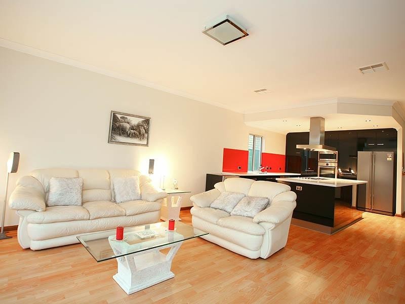 33 Lomond Circuit, Mawson Lakes SA 5095