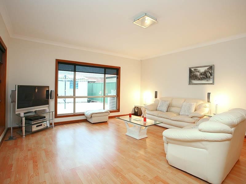 33 Lomond Circuit, Mawson Lakes SA 5095