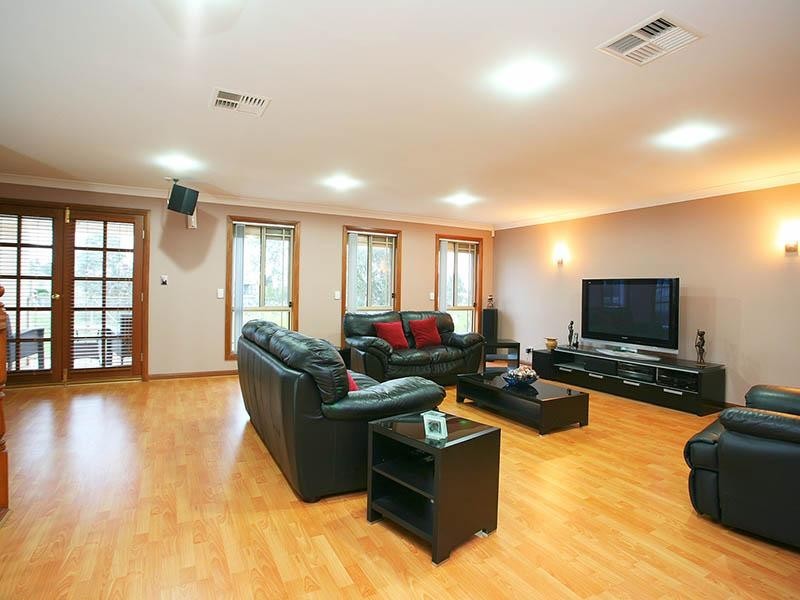 33 Lomond Circuit, Mawson Lakes SA 5095