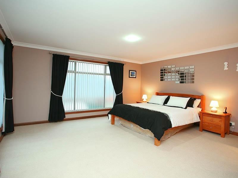 33 Lomond Circuit, Mawson Lakes SA 5095