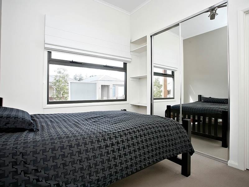 9 Mackenzie Circuit, Mawson Lakes SA 5095