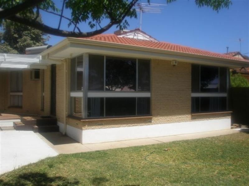 31 Warren Road, Para Hills West SA 5096