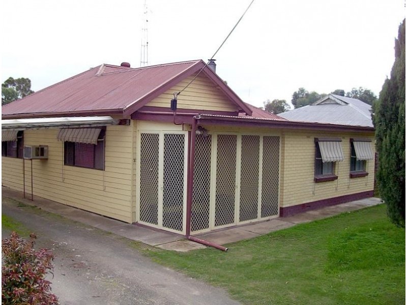 33 Adelaide Road, Pinnaroo SA 5304