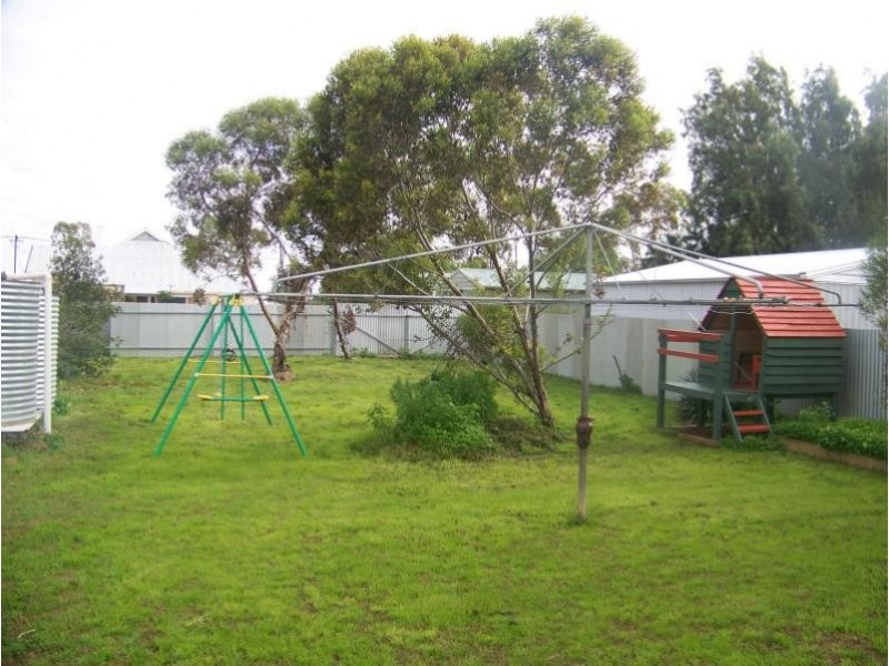 33 Adelaide Road, Pinnaroo SA 5304