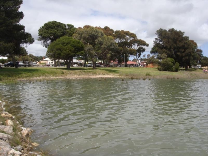 8 Bonney Street, Meningie SA 5264