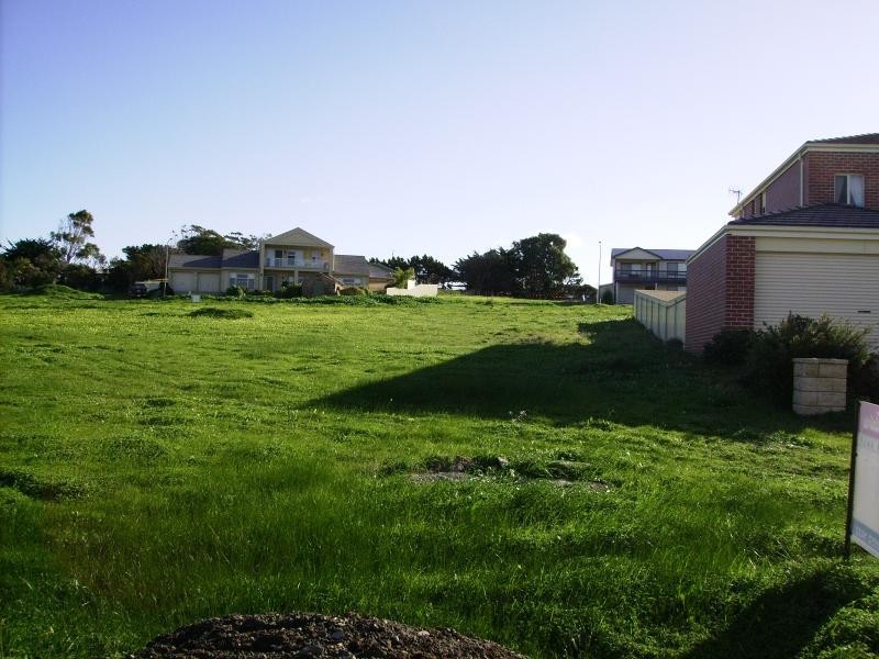 4 BARTON COURT, Victor Harbor SA 5211