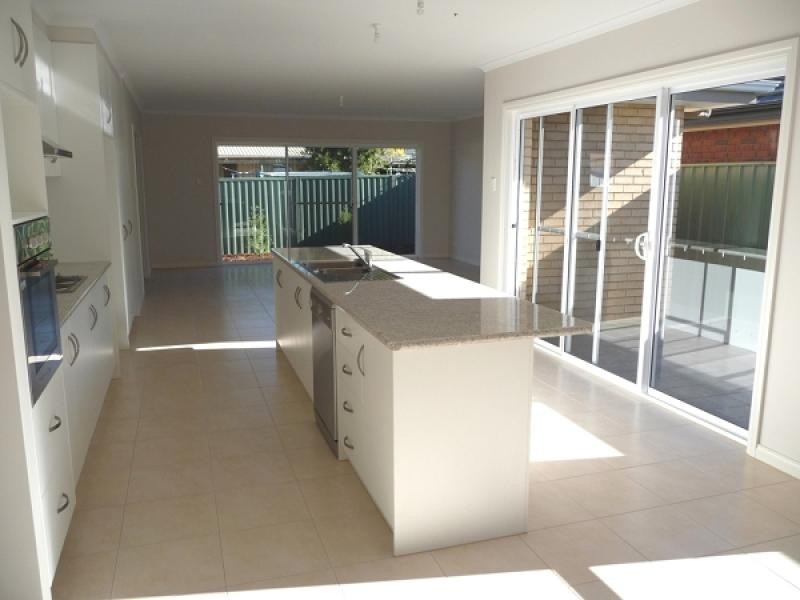 10 Manning Avenue, Encounter Bay SA 5211