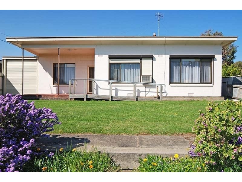 8 Greenhills Road, Victor Harbor SA 5211