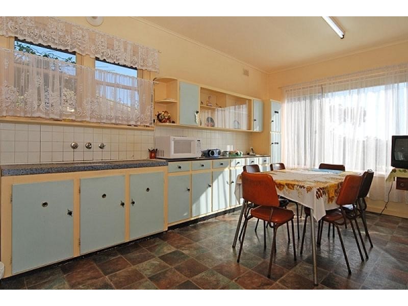 8 Greenhills Road, Victor Harbor SA 5211