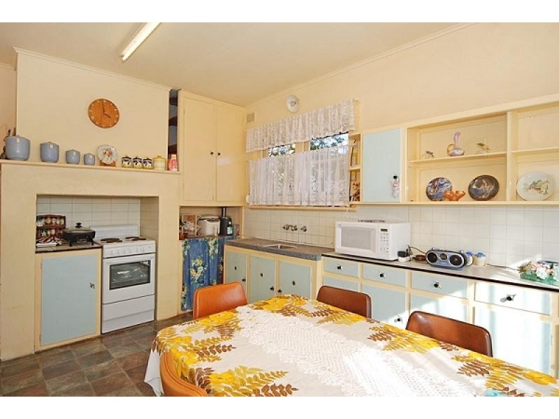 8 Greenhills Road, Victor Harbor SA 5211