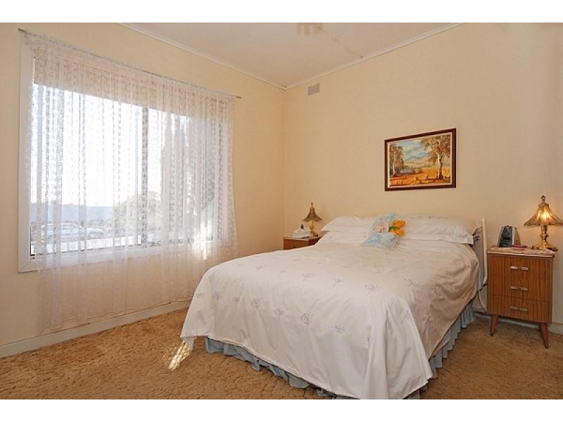 8 Greenhills Road, Victor Harbor SA 5211