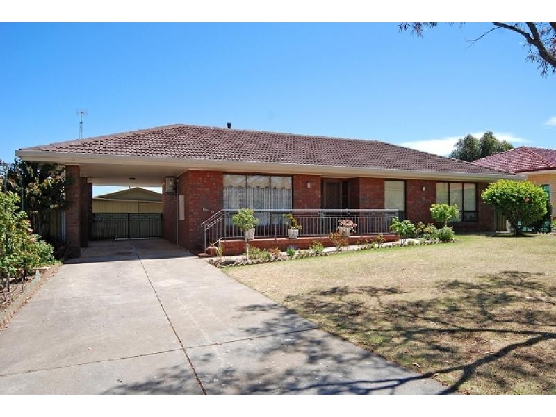 51 Renown Avenue, Victor Harbor SA 5211