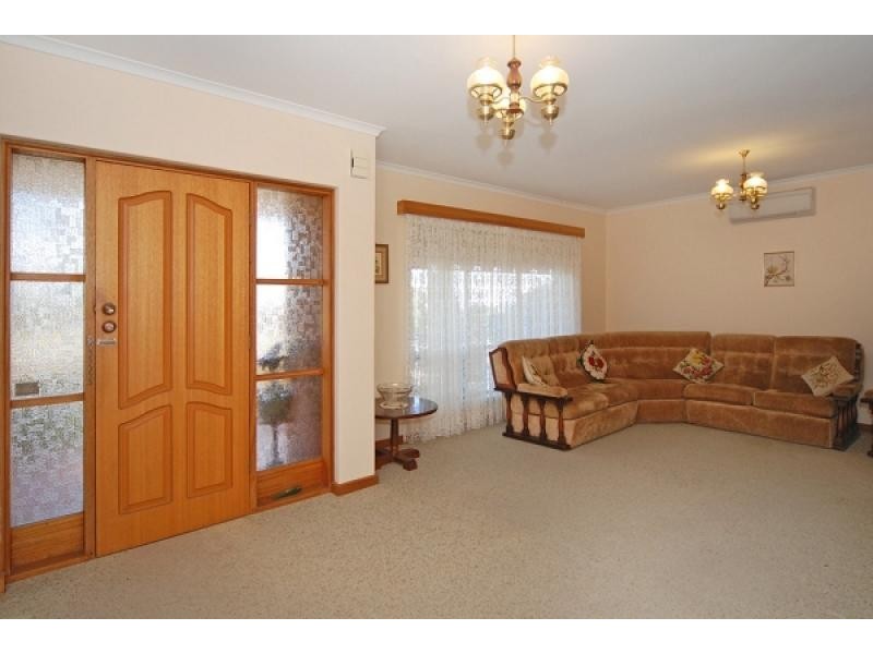51 Renown Avenue, Victor Harbor SA 5211