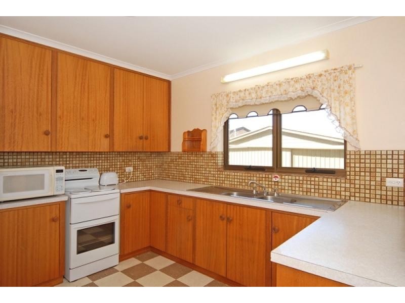 51 Renown Avenue, Victor Harbor SA 5211