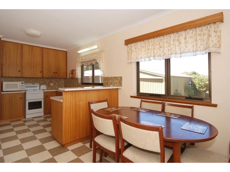 51 Renown Avenue, Victor Harbor SA 5211