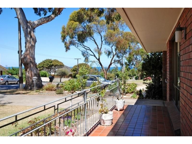 51 Renown Avenue, Victor Harbor SA 5211