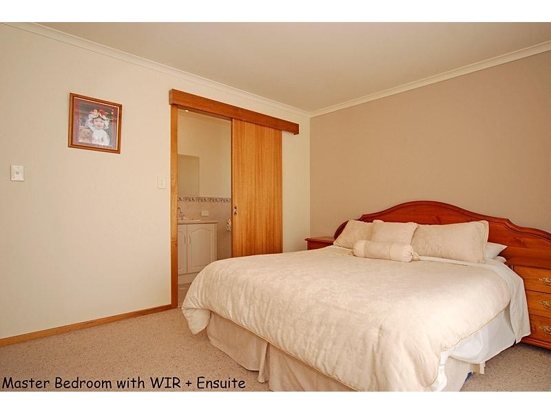 3 March Ave, Victor Harbor SA 5211