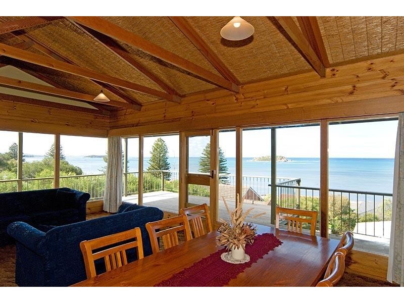 9 Hart Ave, Victor Harbor SA 5211