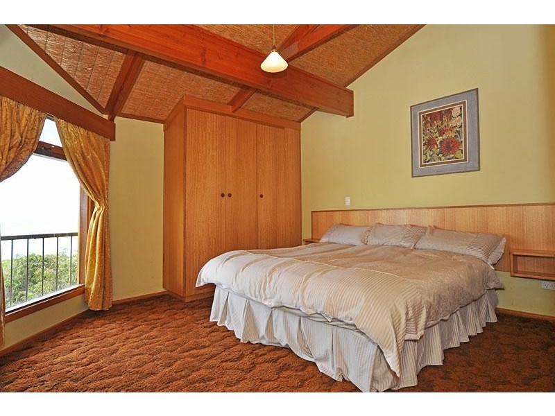 9 Hart Ave, Victor Harbor SA 5211