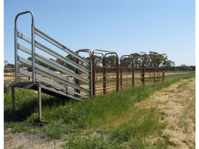 151 Lake Barnes Road,51.96ha, Narrikup WA 6326