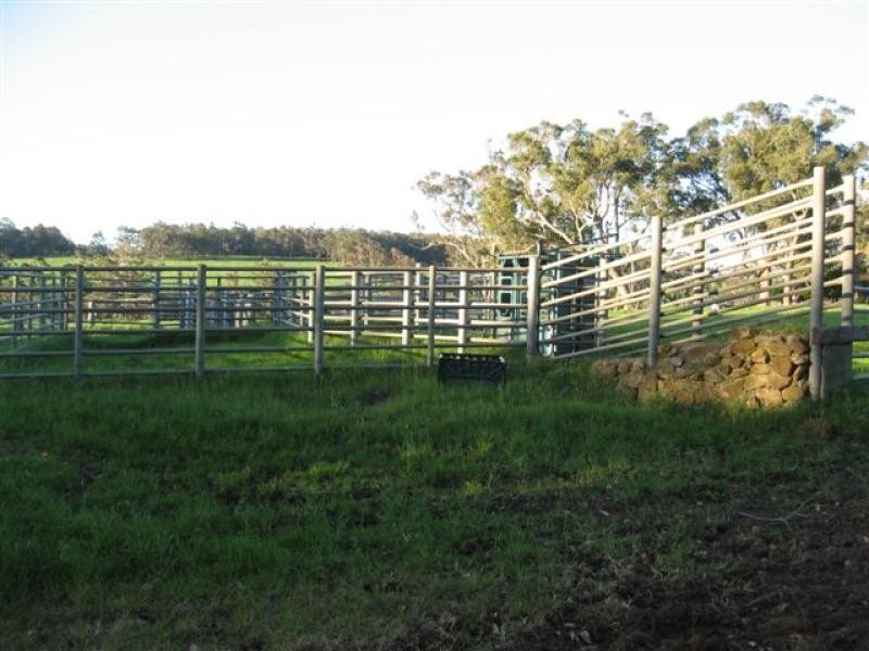 Redmond Hay River Rd, 53 ha, Redmond WA 6327