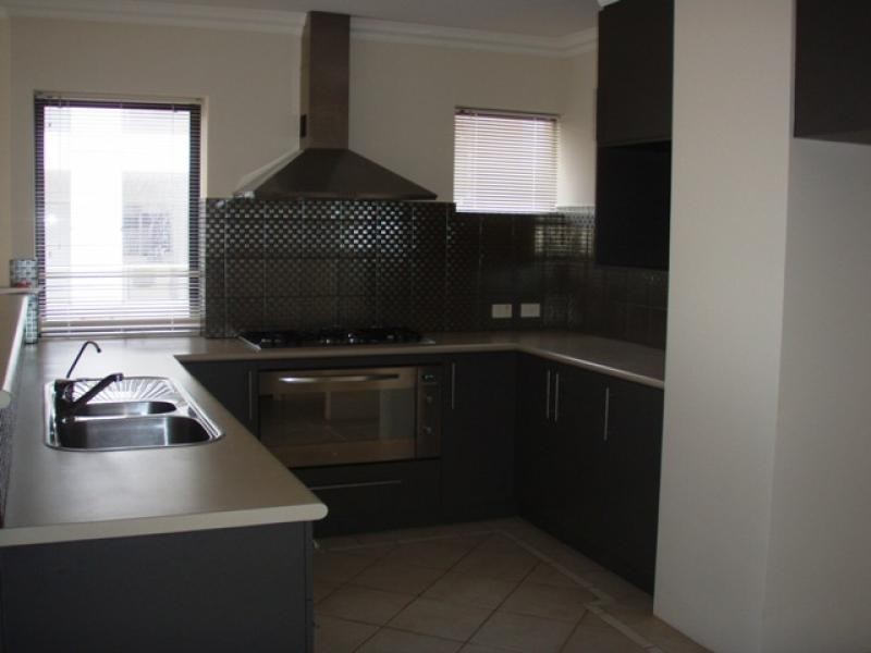 2/13 Breakwater Pde, Mandurah WA 6210
