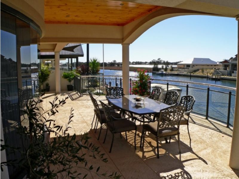 8 Brindabella Crescent, Mandurah WA 6210