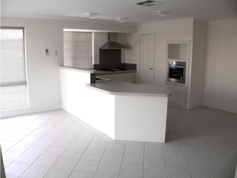 11 Chyverton Corner, Erskine WA 6210