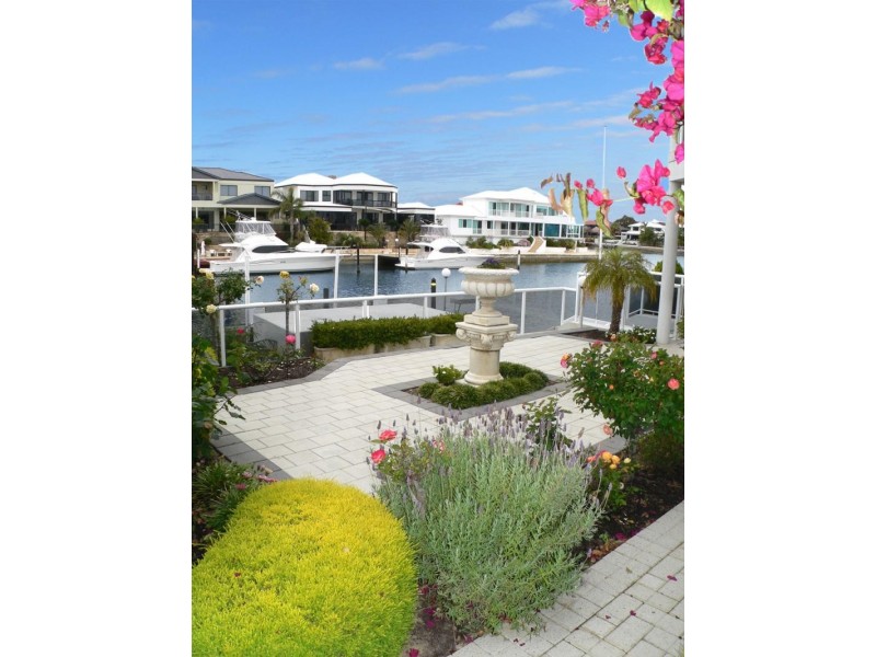 17 Cambria Island, Halls Head WA 6210