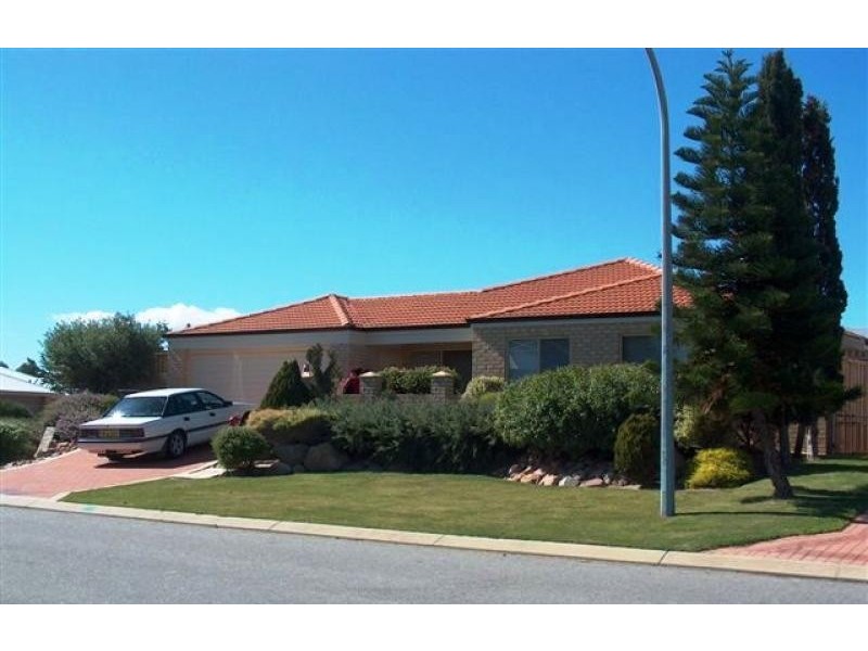 11 Paradise Circuit, Halls Head WA 6210