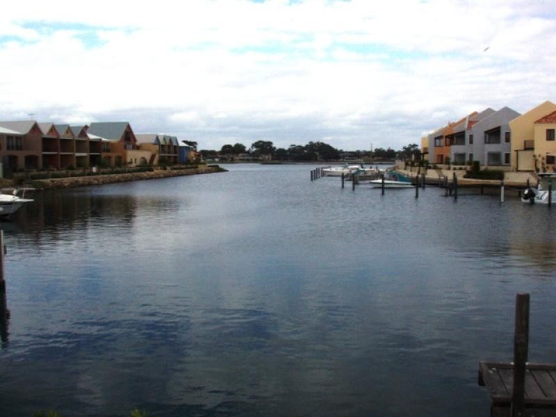 10 Rialto Place, Mandurah WA 6210