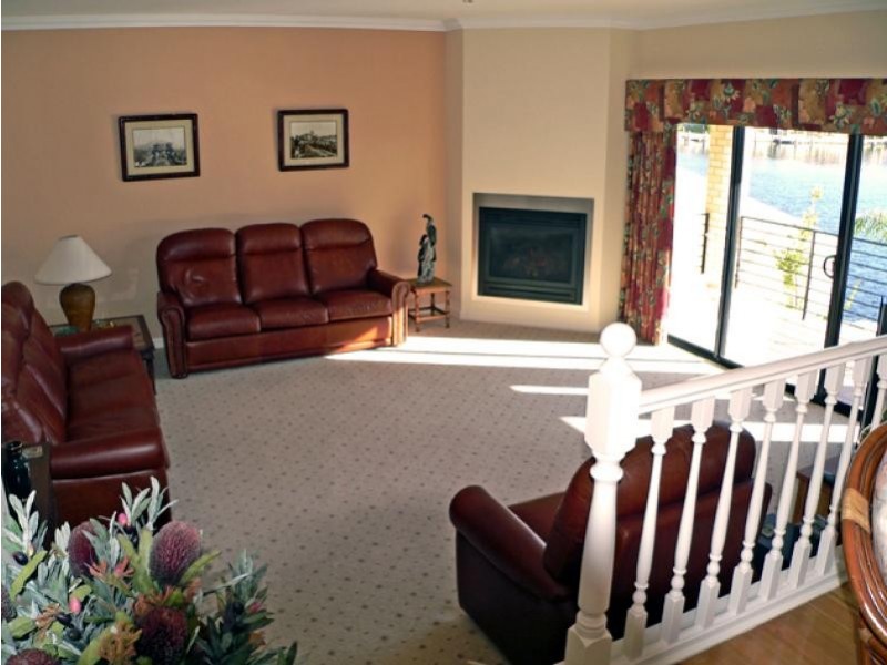 12 Picaroon Place, Mandurah WA 6210