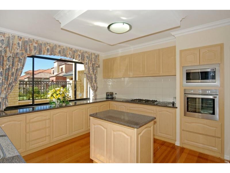 12 Picaroon Place, Mandurah WA 6210