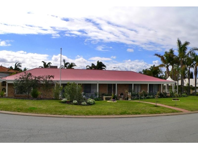 24 MUNTRIES PLACE, Halls Head WA 6210