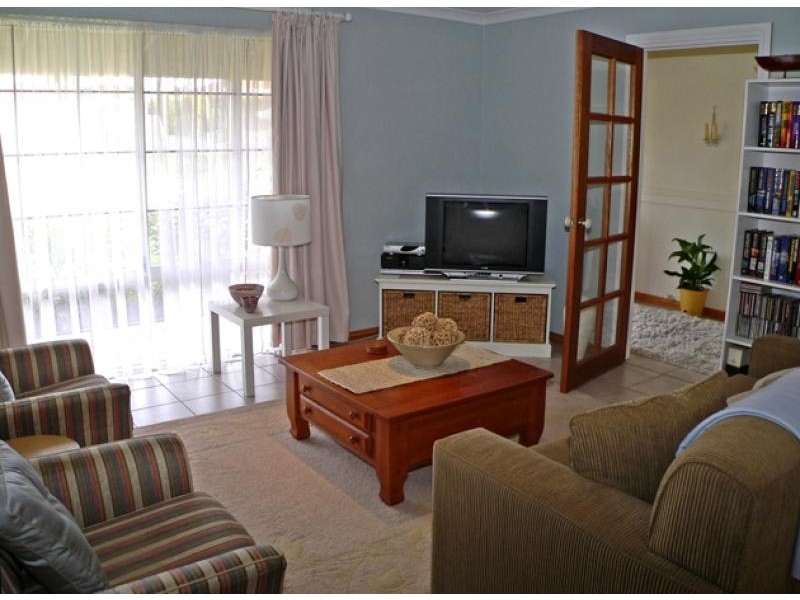 24 MUNTRIES PLACE, Halls Head WA 6210