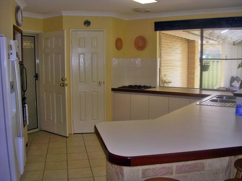 10 SANDY COVE, Halls Head WA 6210